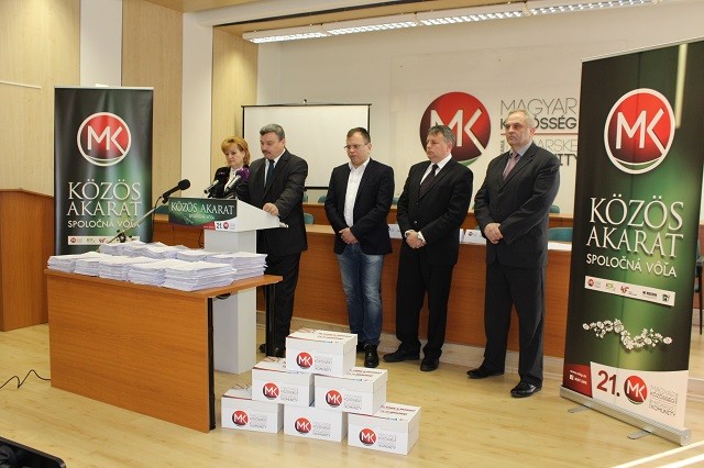 MKP_alairasok-640x426.jpg